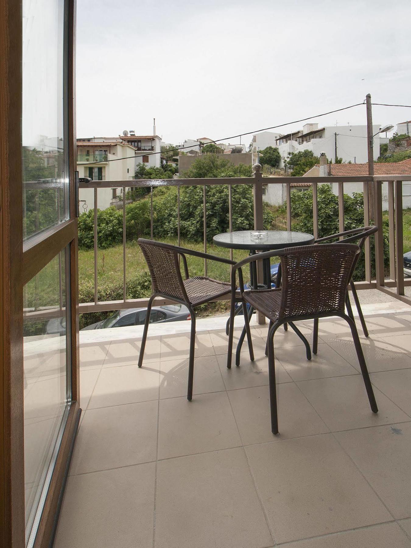 Pineapple Skiathos Exterior photo